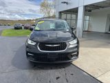 Used 2022 Chrysler Pacifica Touring-L image 2