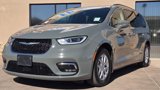 Used 2022 Chrysler Pacifica Touring-L image 3