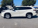 Used 2020 Toyota Highlander LE image 2
