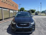 Used 2023 Chrysler Pacifica Limited image 2