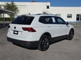 Used 2022 Volkswagen Tiguan SE w/ Panoramic Sunroof Package image 3