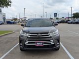 Used 2017 Toyota Highlander Plus image 2