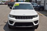 Used 2023 Jeep Grand Cherokee Laredo image 3