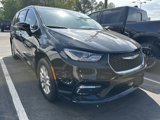New 2025 Chrysler Pacifica Select image 2