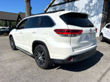 Used 2018 Toyota Highlander SE image 3