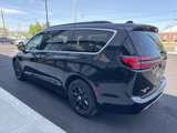 Used 2022 Chrysler Pacifica Touring-L image 5