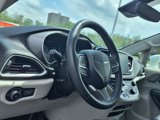 Used 2022 Chrysler Pacifica Touring-L image 4