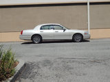 Used 2004 Lincoln Town Car Ultimate image 2
