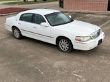 Used 2011 Lincoln Town Car Signature Limited image 4