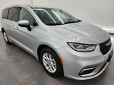 Used 2023 Chrysler Pacifica Touring-L image 2