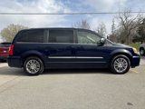 Used 2013 Chrysler Town & Country Touring-L image 5