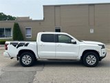 Used 2022 Nissan Frontier SV image 2