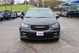 Used 2022 Chrysler Pacifica Touring-L image 2