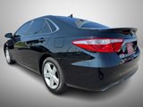 Used 2017 Toyota Camry SE image 4