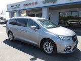 Used 2021 Chrysler Pacifica Touring-L image 2