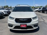 Used 2021 Chrysler Pacifica Touring-L image 2