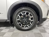 Used 2020 Nissan Pathfinder SL image 2