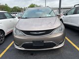 Used 2017 Chrysler Pacifica Touring-L w/ Tire & Wheel Group image 2
