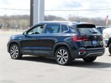 Certified 2022 Volkswagen Taos SE w/ Panoramic Sunroof Package image 5