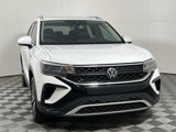 Used 2023 Volkswagen Taos SE w/ Panoramic Sunroof Package image 3