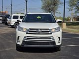 Used 2018 Toyota Highlander XLE image 2