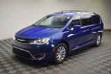 Used 2018 Chrysler Pacifica Touring-L image 2