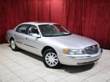 Used 2002 Lincoln Continental image 2