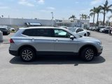 Certified 2019 Volkswagen Tiguan SE w/ Panoramic Sunroof Package image 3
