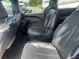 Used 2021 Chrysler Pacifica Limited w/ Uconnect Theater Family Group image 3