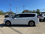 Used 2023 Chrysler Pacifica Touring-L image 6