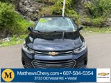 Used 2022 Chevrolet Trax LT w/ LT Convenience Package image 2