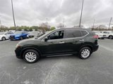 Used 2020 Nissan Rogue SV image 2