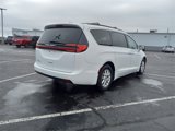 Used 2022 Chrysler Pacifica Touring-L image 6