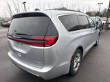 Used 2023 Chrysler Pacifica Limited image 2