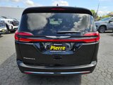 Used 2023 Chrysler Pacifica Touring-L image 4