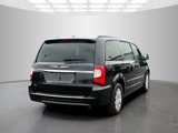 Used 2015 Chrysler Town & Country Touring image 3