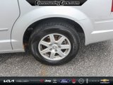 Used 2010 Chrysler Town & Country Touring image 4