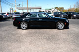 Used 2018 Chrysler 300 Touring L image 2