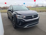 Certified 2024 Volkswagen Taos SE image 2