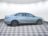 Used 2016 Toyota Camry SE image 2