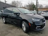 New 2025 Chrysler Pacifica Select image 3