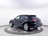 Certified 2022 Porsche Macan image 3