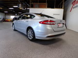 Used 2017 Ford Fusion SE w/ Fusion SE Technology Package image 3