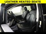 Used 2019 Chrysler Pacifica Touring-L image 3