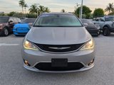 Used 2020 Chrysler Pacifica Touring-L image 3