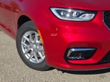 New 2025 Chrysler Pacifica Select image 3