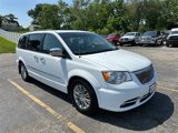 Used 2016 Chrysler Town & Country Touring-L image 4