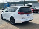 Used 2021 Chrysler Pacifica Touring w/ Uconnect Theater Family Group image 5