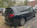 Used 2023 Chrysler Pacifica Limited image 4