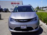 Used 2018 Chrysler Pacifica Touring-L image 6